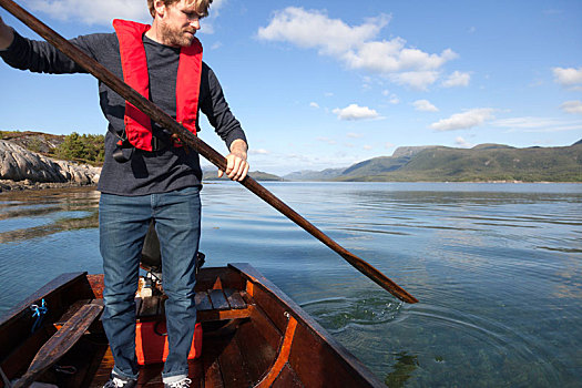 成熟,男人,站立,使用,桨,划艇,挪威