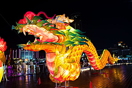 中国传统节日,过年,元宵,中元普渡,都会举办华丽缤纷的灯会