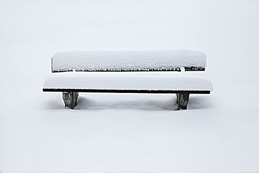 雪冠,长椅