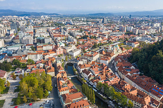 斯洛文尼亚首都卢布尔雅那城市景观航拍