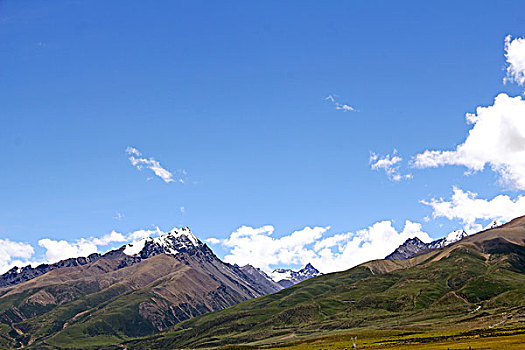 草地云山