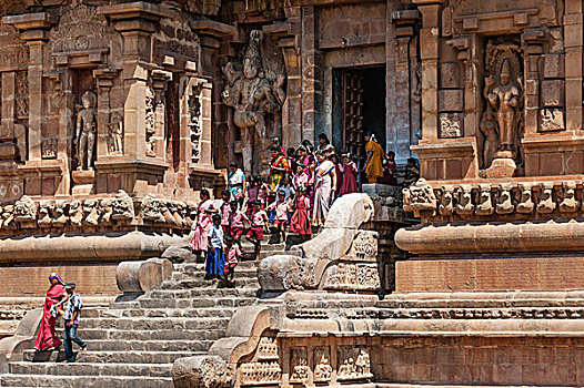 虔诚,印度人,孩子,下降,楼梯,庙宇,坦贾武尔,泰米尔纳德邦,印度,亚洲