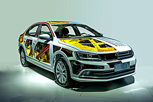 2028重庆汽车展展示的汽车剖析车辆