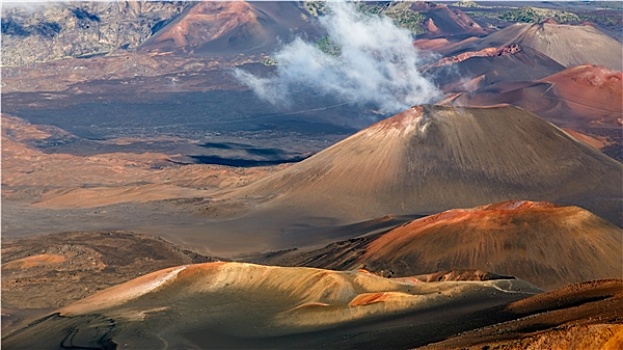 哈雷阿卡拉火山口