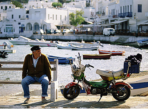 男人,靠近,摩托车,米克诺斯岛,希腊