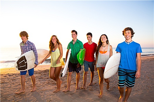 冲浪,青少年,女孩,群体,走,海滩