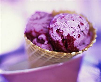 树莓冰淇淋,蛋卷