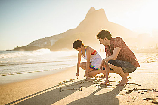 年轻,情侣,文字,沙滩,伊帕内玛海滩,巴西