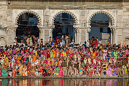 节日,女人,庆贺,湿婆神,妻子,河边石梯,堤岸,湖,皮丘拉,乌代浦尔,拉贾斯坦邦,印度,亚洲