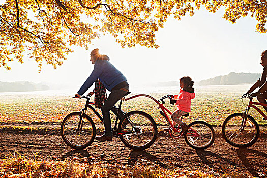 父亲,女儿,骑自行车,拖车,自行车,晴朗,秋天,公园