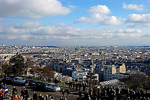 从法国巴黎圣心教堂俯瞰巴黎老城区