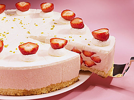 草莓奶油,蛋糕,切片