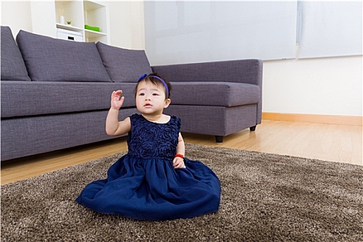 女婴,抬手,座椅,地毯