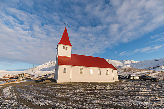 冬季冰岛南部维克小镇风光和路德教会教堂