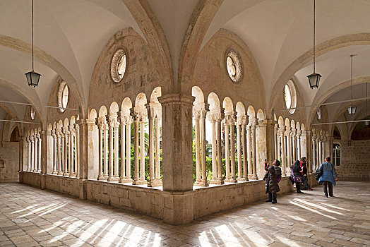 拱廊,方济各会修道院,老城,杜布罗夫尼克,克罗地亚,欧洲