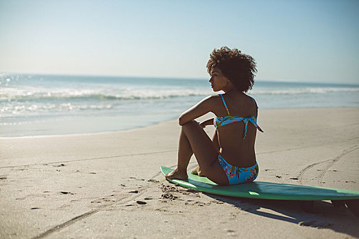 女人,放松,冲浪板,海滩