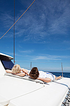 日光浴,双体船,靠近,富埃特文图拉岛,西班牙