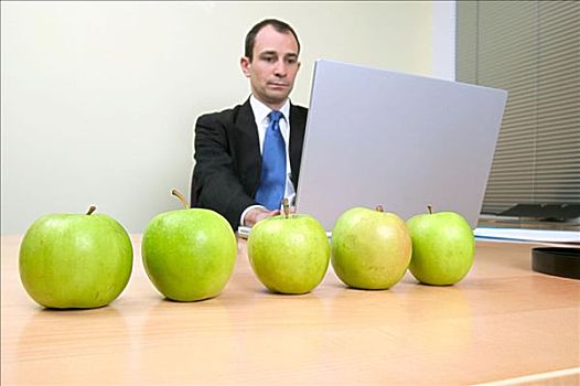 商务人士,苹果,书桌