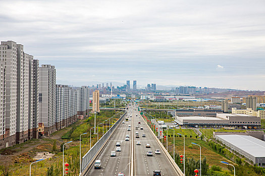 乌鲁木齐头屯河区新市区繁华发展的城市景观