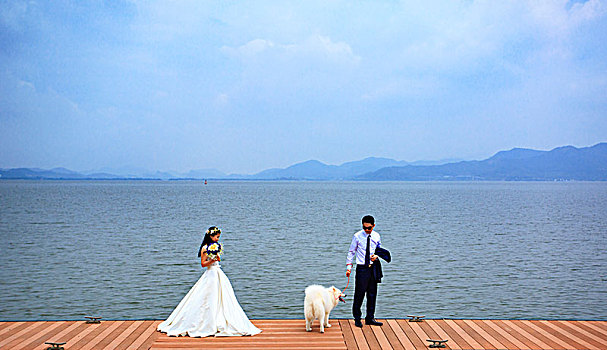 湖畔,婚纱
