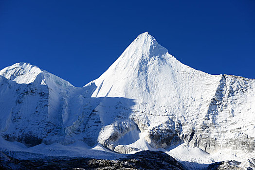 四川,亚丁,稻城,稻城亚丁,景区,甘孜州,藏族,自然,山水,雪山,风光,蓝天,天空,森林