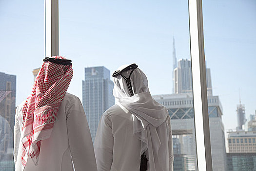 中东,商务人士,看,迪拜,办公室,窗户
