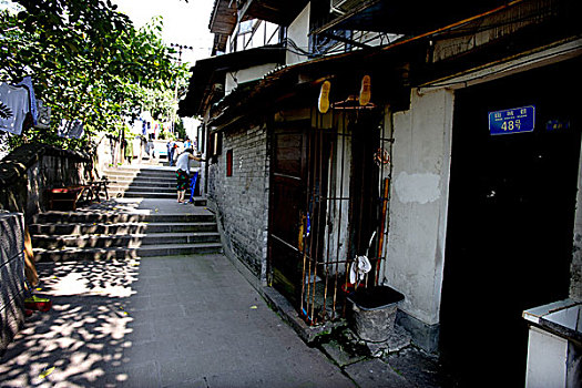 重庆山城步行道旁的民居
