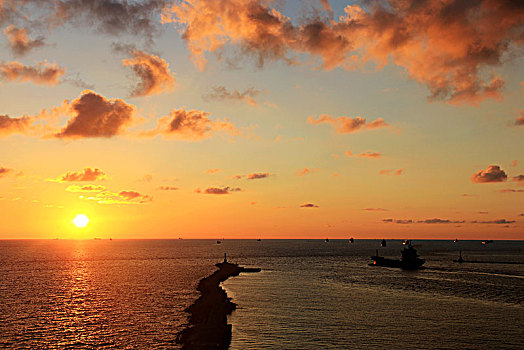 晚霞中的台湾海峡