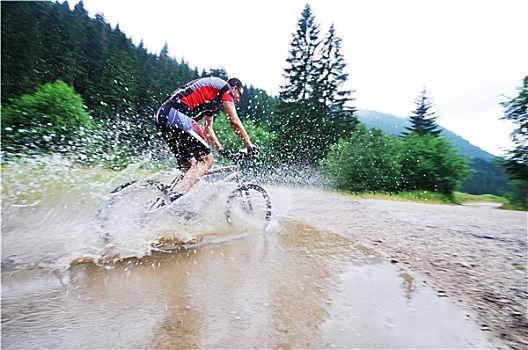 湿,攀升,骑自行车