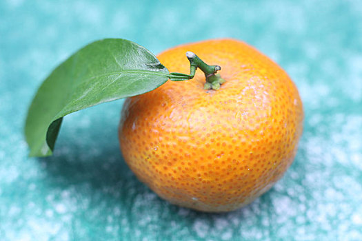 一个小橘子