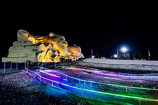 中国长春世界雕塑公园冰雪乐园夜景