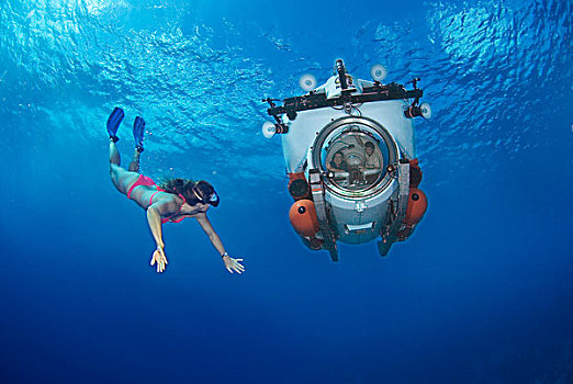 女性,潜水,看,水下,潜水艇,深度,脚,荷属安的列斯,大幅,尺寸