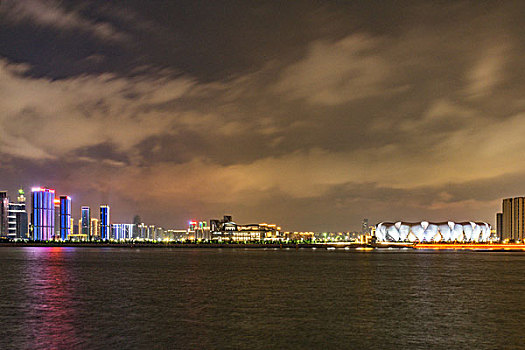 杭州钱塘江南岸奥体中心夜景