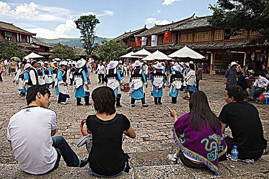 游客,看,民族舞,丽江,中国
