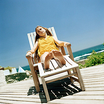 女孩,坐,折叠躺椅,海洋,背景