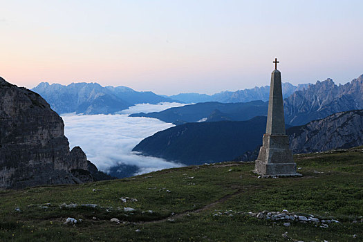 三峰山,拉瓦莱多