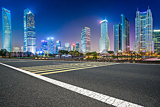 柏油马路和上海夜景