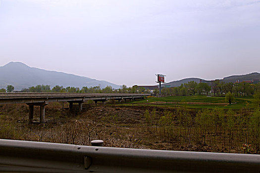 北京郊区的公路桥