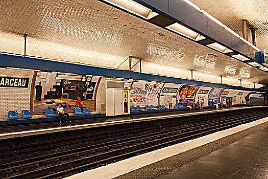 法国巴黎地铁站