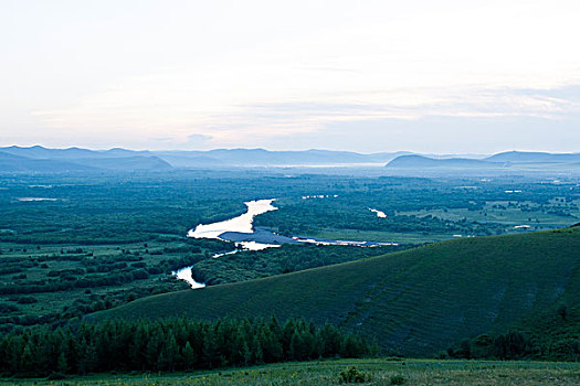 内蒙古呼伦贝尔额尔古纳晨曦中的根河湿地