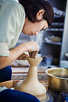 女人,工作,日本人,瓷器,工作间,坐,陶轮,投掷,碗