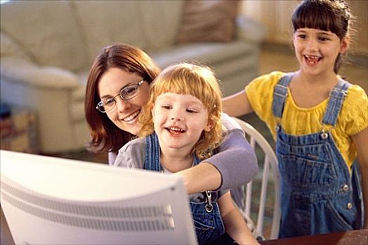母亲,两个,女儿,正面,电脑显示器