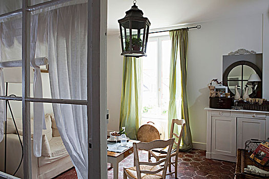 桌子,木椅,靠近,窗户,绿色,齐地,帘,乡村,室内