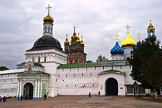 俄罗斯谢尔盖三圣大修道院