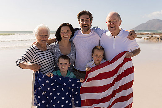 高兴,多口之家,美国国旗,站立,海滩