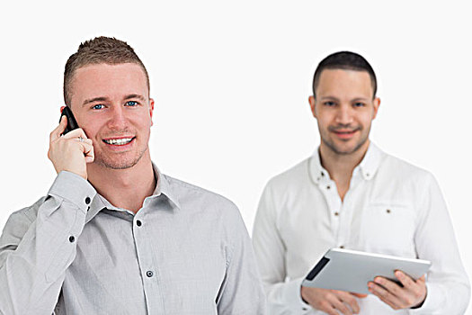 两个男人,电话,平板电脑,白色背景