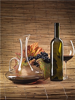 红酒瓶,玻璃杯,葡萄,玻璃器具,乡村