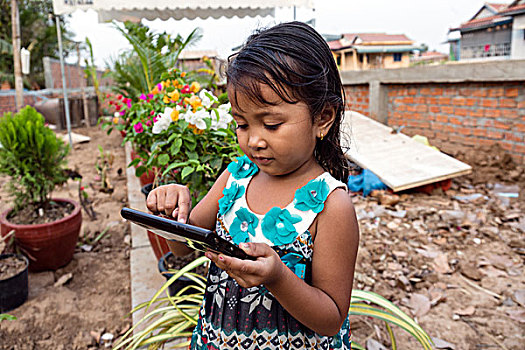 小女孩,玩,平板电脑,金边,柬埔寨,亚洲