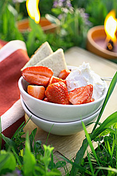 草莓沙拉,马斯卡朋乳脂