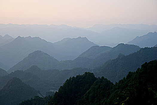 湖南湘西的群山